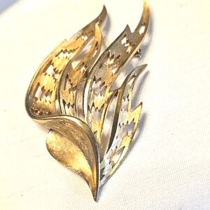 Vintage Crowned Trifari Gilded Gold Tone Brooch 1950-1960s Mid Century